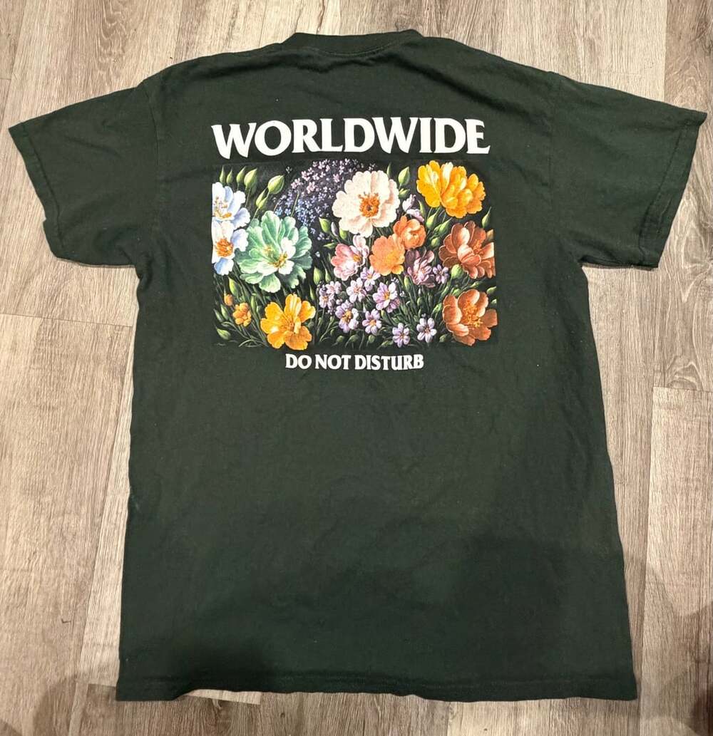 Popular Poison Worldwide Do Not Disturb Graphic T-Shirt Medium Green Floral